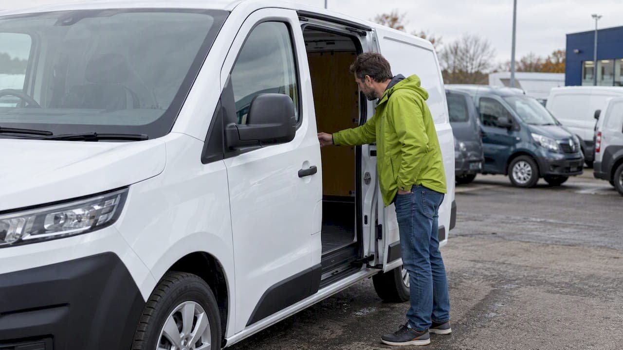 Plug-in Van Grant: What You Can Claim When Leasing an Electric Van